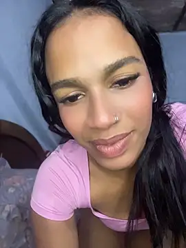 FlorSalvaje  online show from May 24, 2026, 12:32 am