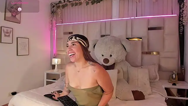 Hanna klover online show from April 8, 2026, 4:03 am