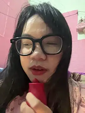 Leeeeiu online show from April 24, 2026, 3:14 pm