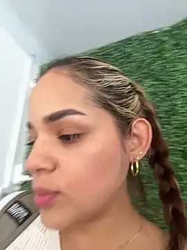 Snapshot of Sara__sweett chatting on March 18, 2026, 5:14 pm Sara sweett online show from March 18, 2026, 5:14 pm