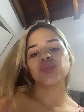 Snapshot of Sara__sweett chatting on March 20, 2026, 3:18 am Sara sweett online show from March 20, 2026, 3:18 am