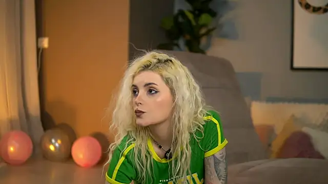 AndiaHart online show from April 21, 2026, 9:49 am