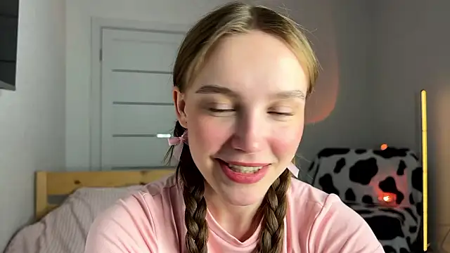 Lolatatee online show from March 8, 2026, 3:04 pm