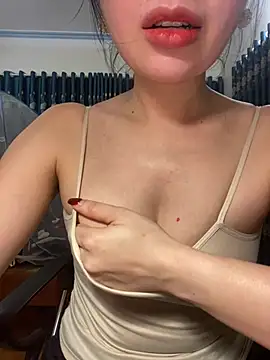 Snapshot of Liisa_loveU chatting on April 10, 2026, 10:33 am Liisa loveU online show from April 10, 2026, 10:33 am