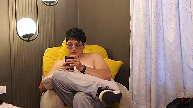 Mia and Belmonth online show from March 26, 2026, 7:01 pm