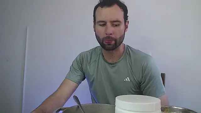 CarterHott online show from April 28, 2026, 8:02 pm