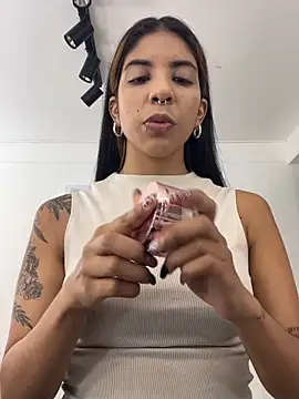 VioletaHills  online show from May 18, 2026, 1:49 pm