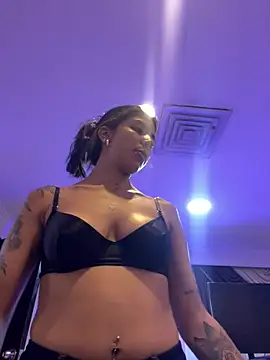 VioletaHills  online show from May 22, 2026, 12:58 pm