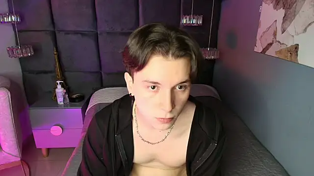 hollannd  online show from April 11, 2026, 1:04 pm