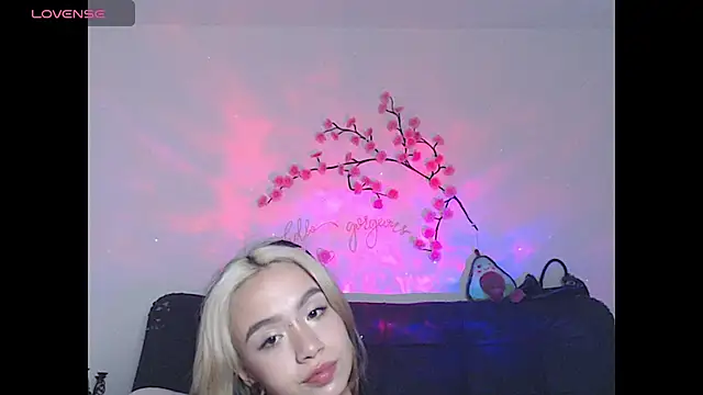 sweet molly420 online show from June 16, 2026, 8:20 pm