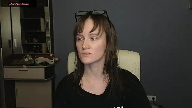 Tender Swan online show from April 17, 2026, 10:01 pm