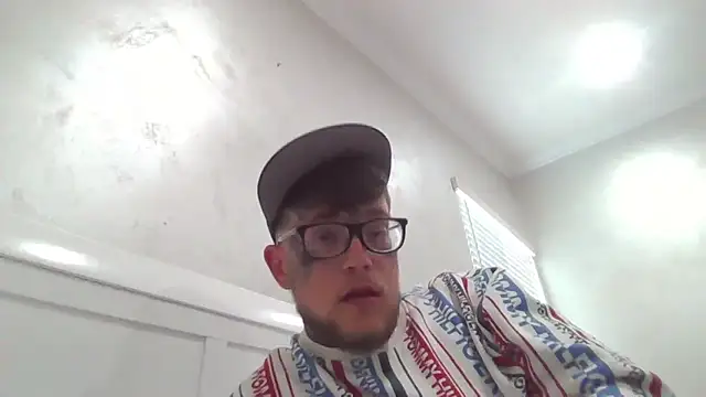 Snapshot of Darkcrowncouple chatting on March 16, 2026, 12:40 am Darkcrowncouple online show from March 16, 2026, 12:40 am