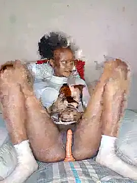 Snapshot of Latoya01 chatting on June 8, 2026, 8:37 am Latoya01 online show from June 8, 2026, 8:37 am