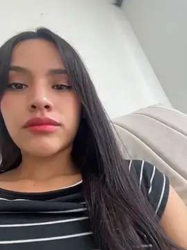 Mia-villalobos online show from June 13, 2026, 2:04 pm