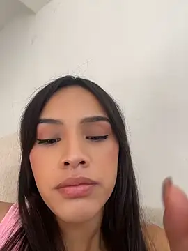 Mia-villalobos online show from June 30, 2026, 1:44 pm