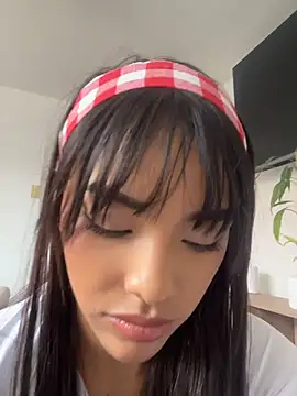 Mia-villalobos online show from August 3, 2026, 3:40 pm