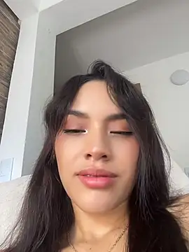 Mia-villalobos online show from May 21, 2026, 1:30 pm