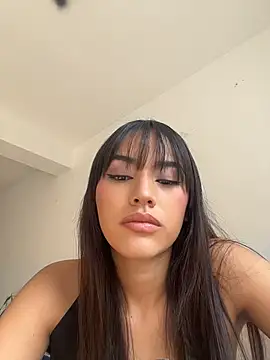 Mia-villalobos online show from July 10, 2026, 1:44 pm