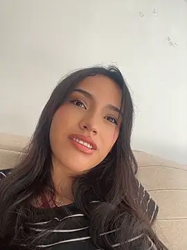 Mia-villalobos online show from June 17, 2026, 1:43 pm