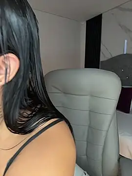 Lisabrown 23 online show from April 7, 2026, 10:55 pm