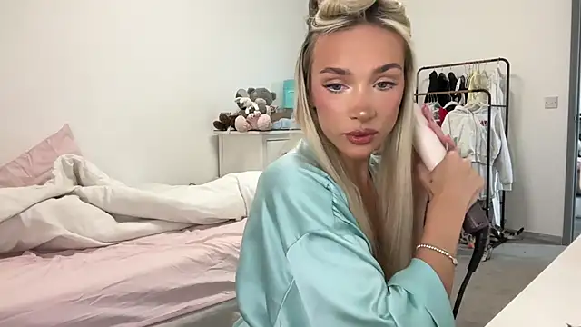 Naughtyblondex online show from July 22, 2026, 9:11 am