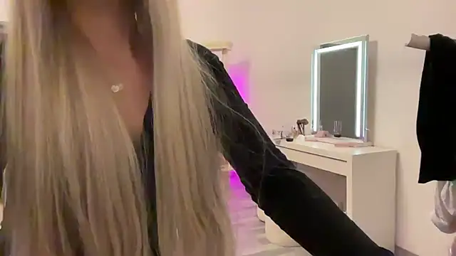Naughtyblondex online show from June 7, 2026, 9:20 pm