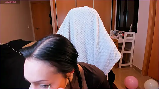 AlexaRayJoel online show from April 19, 2026, 8:37 am