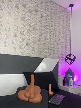 Lulu Mei  online show from April 28, 2026, 11:36 am