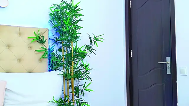 RaysaDrake online show from March 30, 2026, 4:03 am