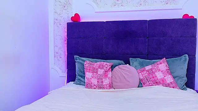 RaysaDrake online show from April 7, 2026, 4:14 am