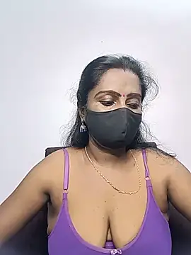 misti-boudii online show from June 3, 2026, 1:56 pm