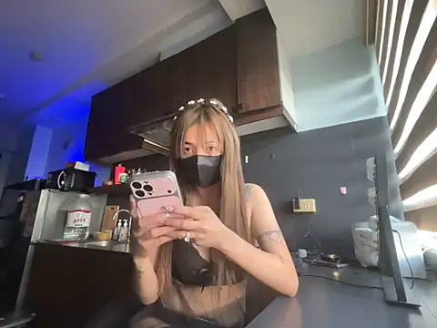 strawberryblossom93 online show from March 17, 2026, 11:19 pm