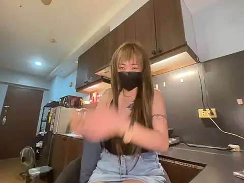 strawberryblossom93 online show from March 30, 2026, 2:51 pm