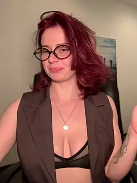 VelvetChloe online show from May 6, 2026, 4:44 pm