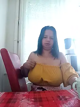 Snapshot of roxana_e43 chatting on June 9, 2026, 3:40 am roxana e43 online show from June 9, 2026, 3:40 am