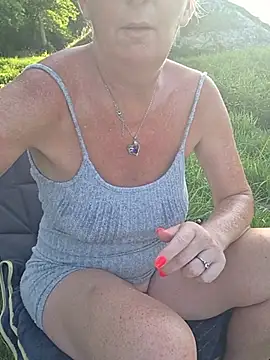 lescoquinsdu40 online show from June 24, 2026, 5:44 pm