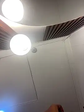 Emi rousse online show from April 9, 2026, 11:49 am