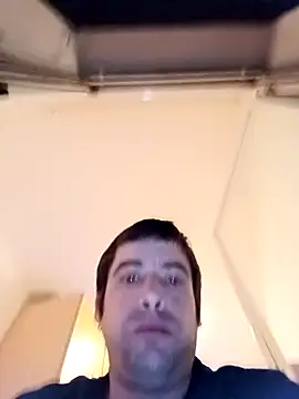 Snapshot of danyelC2 chatting on April 2, 2026, 9:43 pm danyelC2 online show from April 2, 2026, 9:43 pm