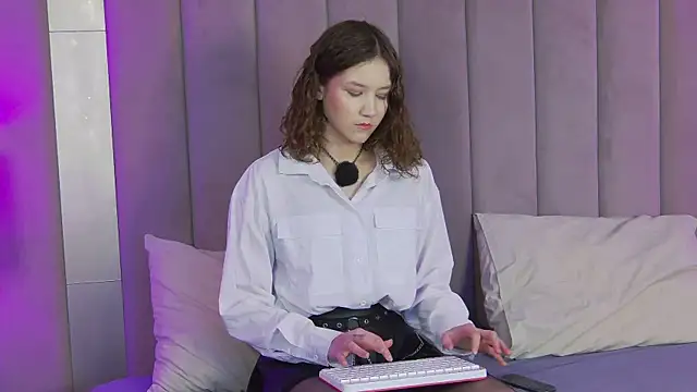 Snapshot of AriaAlves chatting on April 9, 2026, 5:30 pm AriaAlves online show from April 9, 2026, 5:30 pm