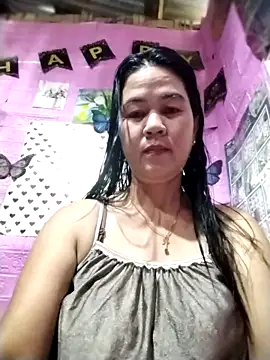 Snapshot of sweet_lyn2025 chatting on April 22, 2026, 1:01 am sweet lyn2025 online show from April 22, 2026, 1:01 am