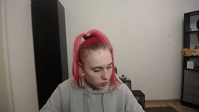 Scarlett lil online show from March 25, 2026, 8:46 am