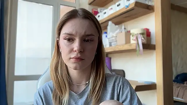 cyberl0ve  online show from April 16, 2026, 1:56 pm