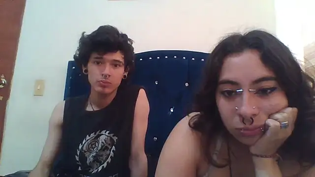 Moonandzukko online show from May 7, 2026, 9:18 pm