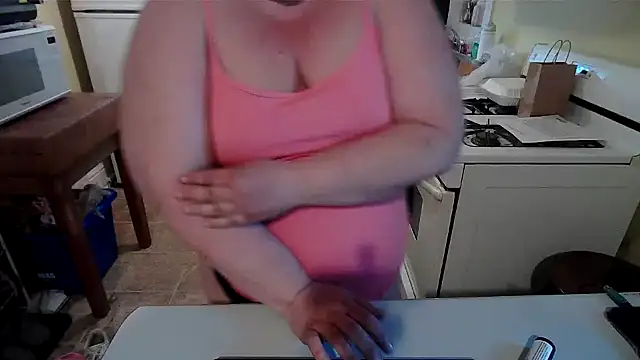 smalltowntrouble online show from June 3, 2026, 12:33 am