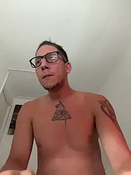 TitanNoir online show from June 3, 2026, 5:41 am