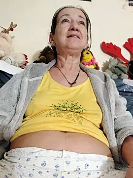 anayss17 online show from April 10, 2026, 5:31 pm