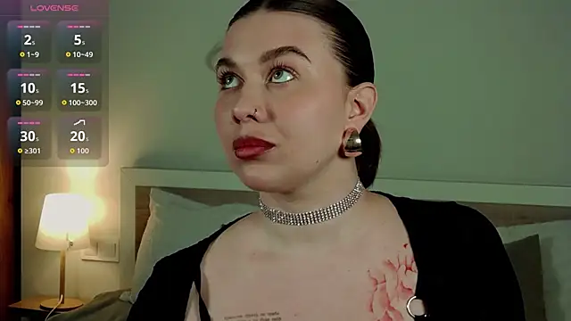 HermioneMoon online show from April 16, 2026, 5:03 pm