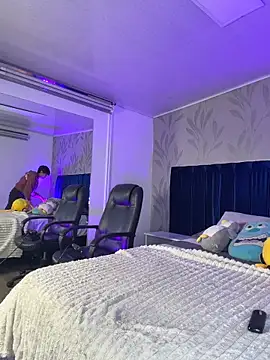 MatthewMoore  online show from April 5, 2026, 1:01 am