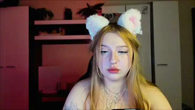 Snapshot of EllieQuttie chatting on March 3, 2026, 3:41 pm EllieQuttie online show from March 3, 2026, 3:41 pm