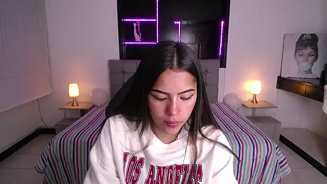  chloe 1 online show from April 3, 2026, 12:44 pm